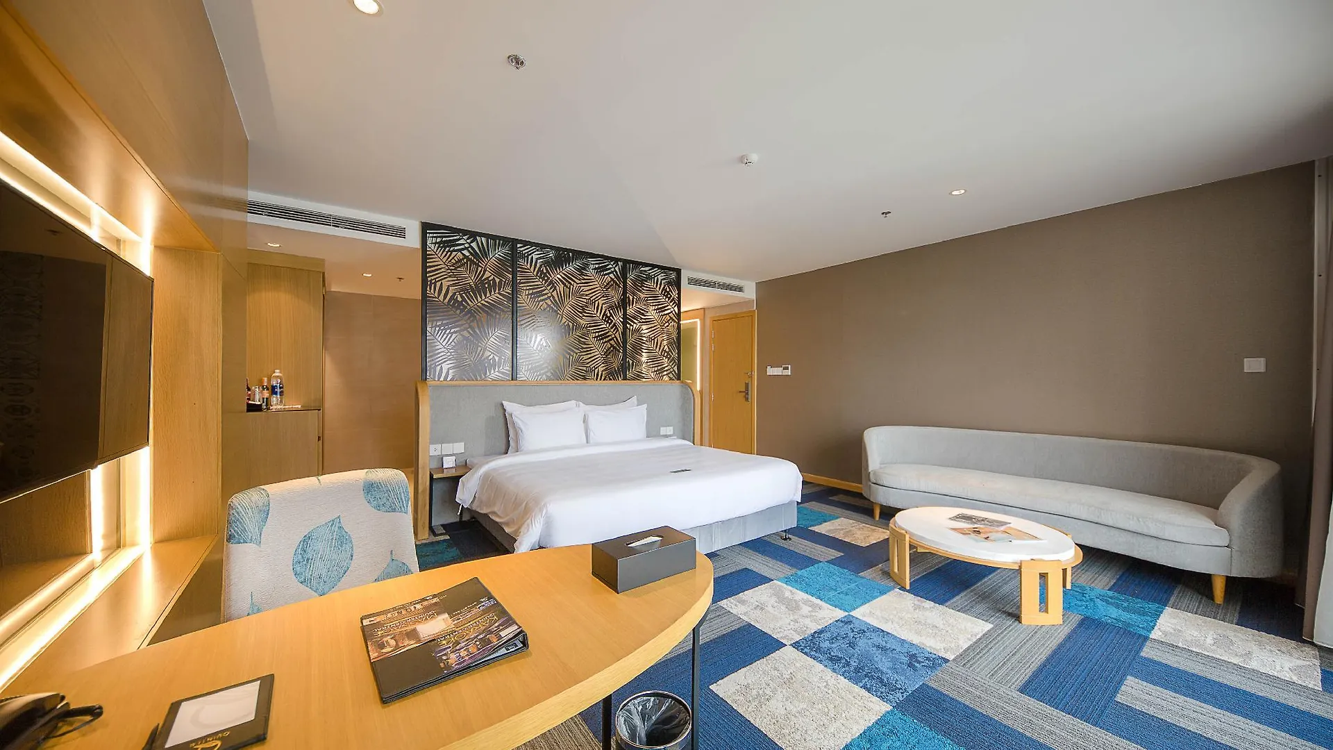 Quinter Central Nha Trang Hotel