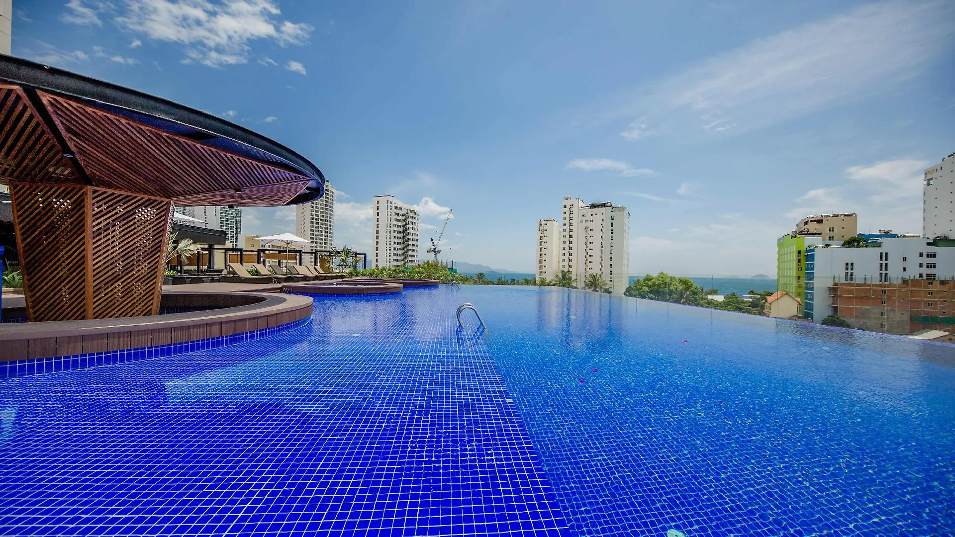 Quinter Central Nha Trang Hotel