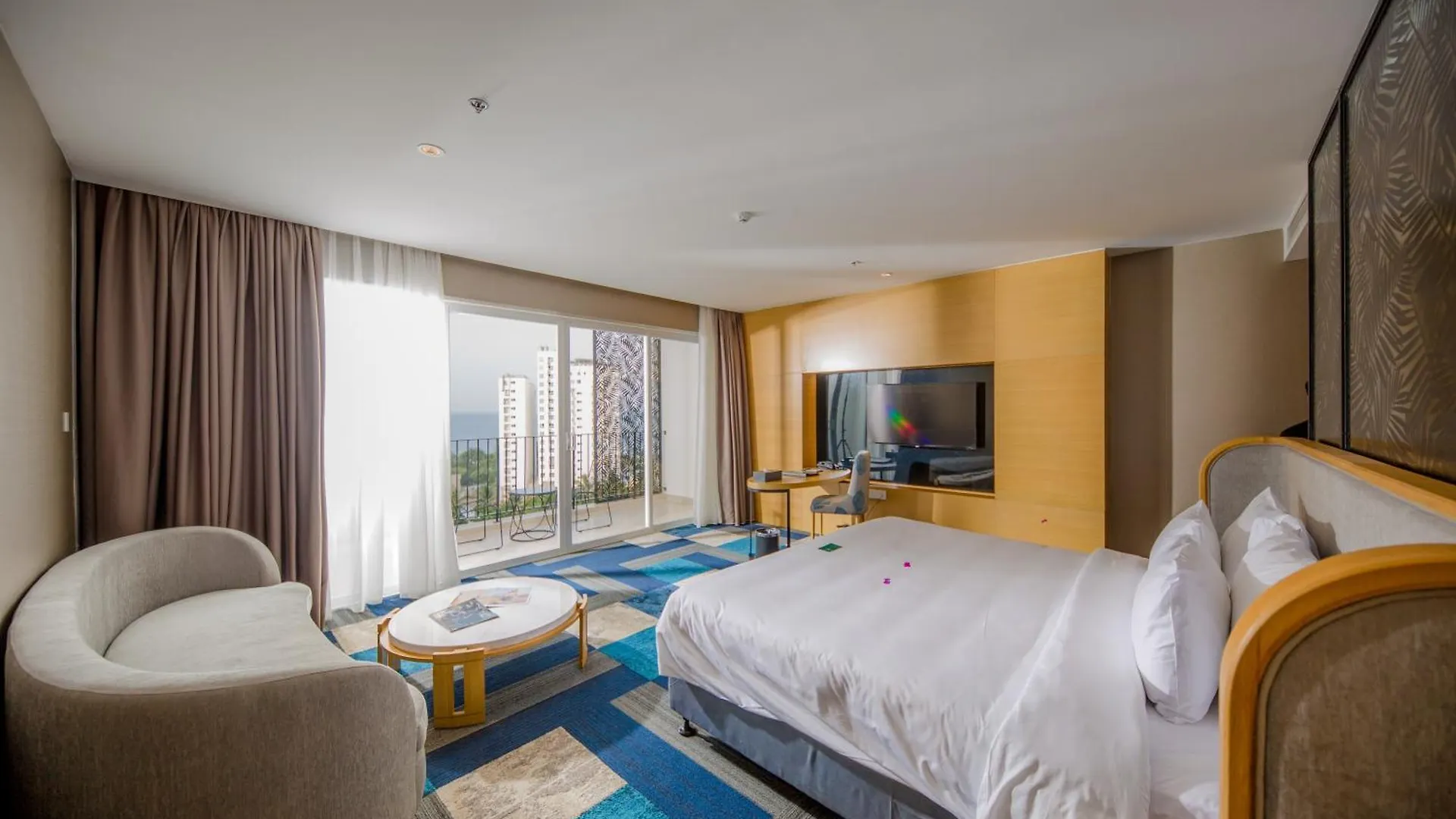 Quinter Central Nha Trang Hotel