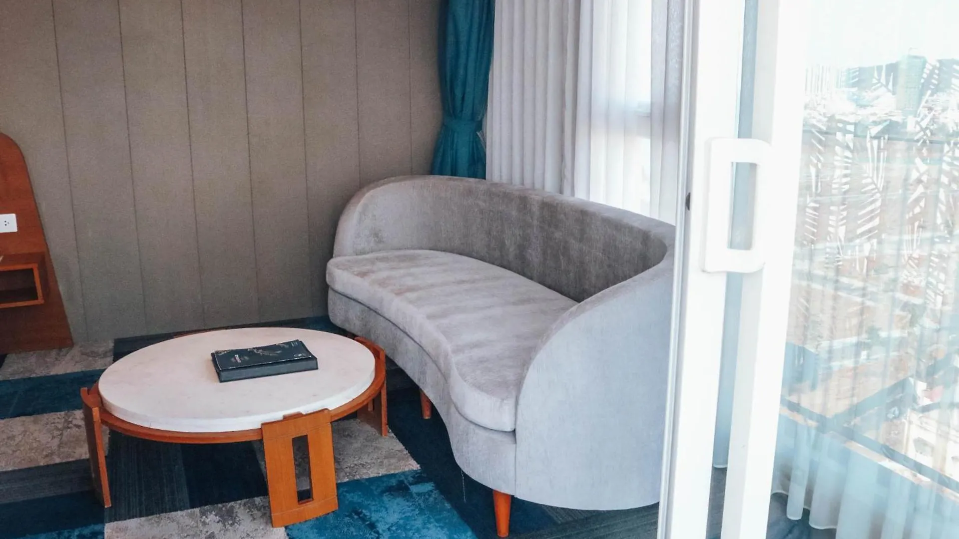 Quinter Central Nha Trang Hotel