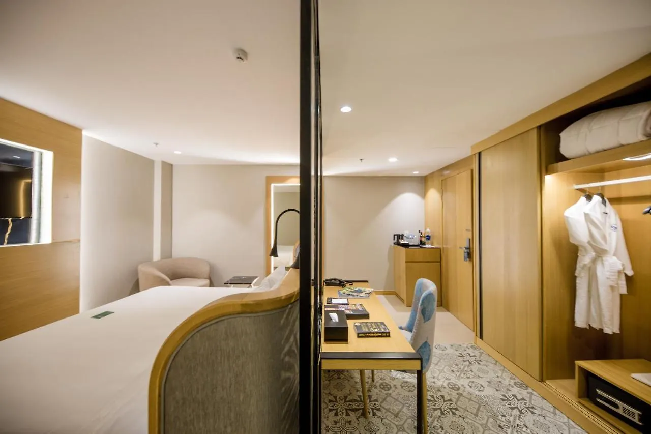 ***** Hotel Quinter Central Nha Trang Vietnam